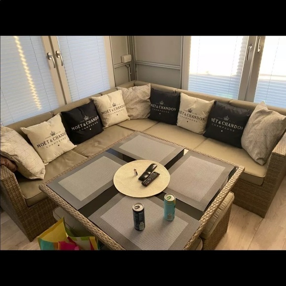 Moet & CHANDON 16” PILLOWCASE SET OF 2 - Picture 7 of 12